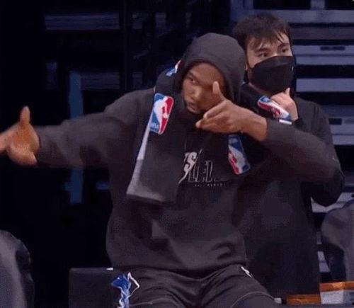 篮网随队记者爆料视频,揭秘球队内部训练与备战细节”